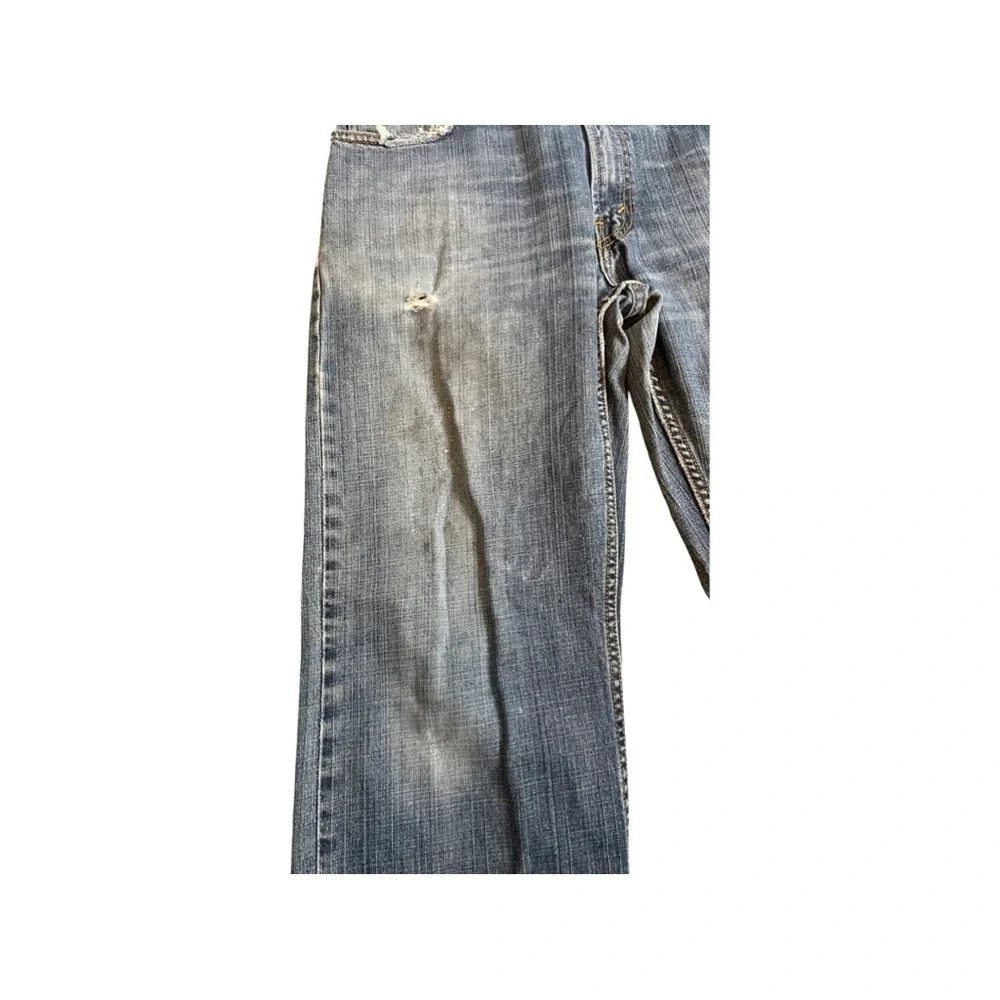 Levi’s 559 men distressed and worn med blue jeans. Size 33X34 Relaxed Straight.